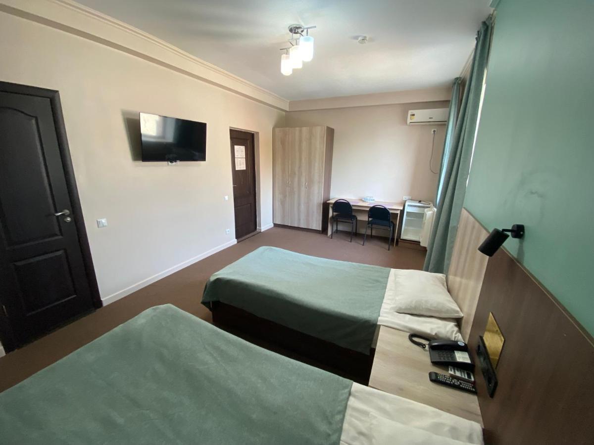 Ulpan Mini Hotel Astana Exterior foto